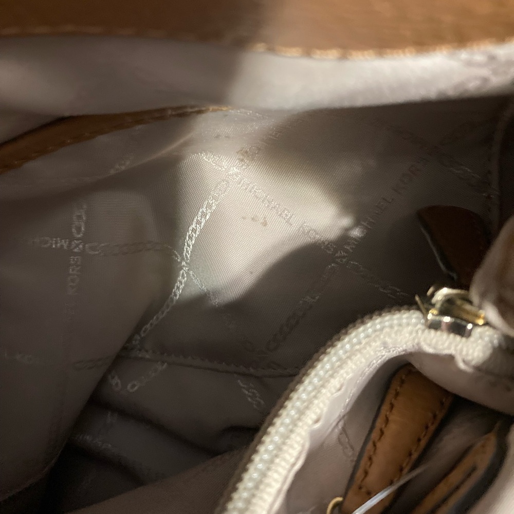 Micheal Kors Purse - Picture 13 of 16